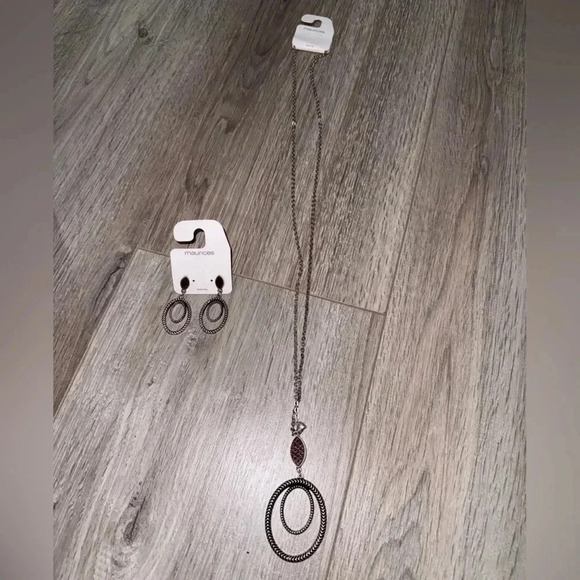 2/$10 NWT Maurice’s earrings and necklace set - Picture 1 of 4